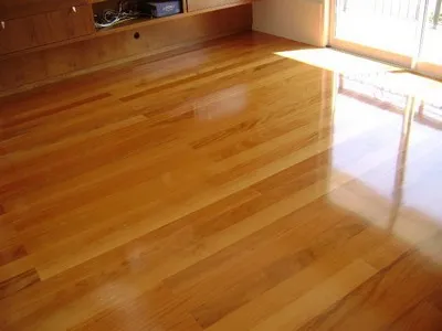 Revitalização de piso de madeira